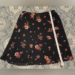 Bobeau Black Floral Print Midi Skirt, Large